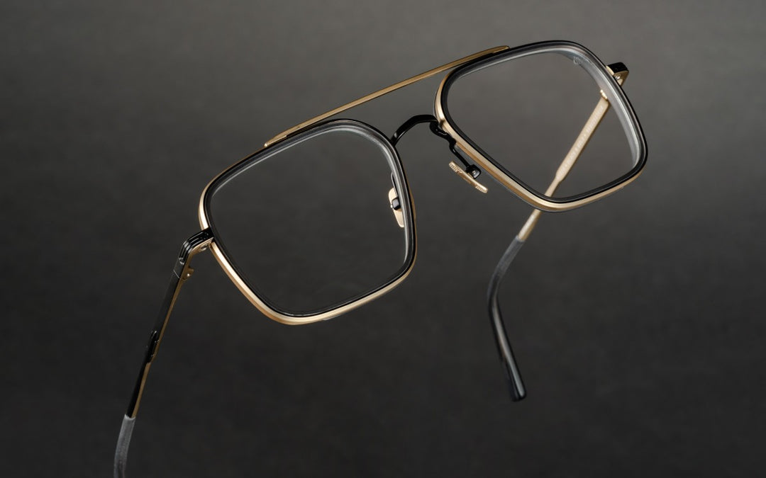 REQUISITEUR - BLACK & GOLD - TITANIUM