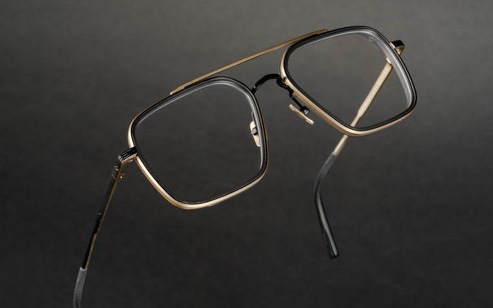 REQUISITEUR - BLACK & GOLD - TITANIUM